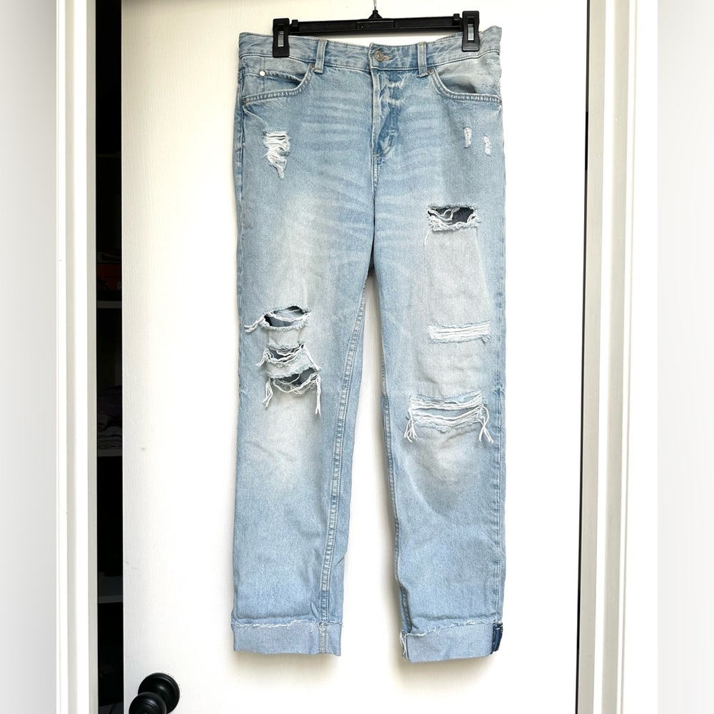 H&M Distressed Boyfriend Jeans Light Blue Cropped